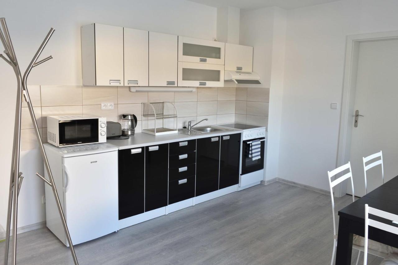 Apartmany U Letiste Pardubice Exterior photo