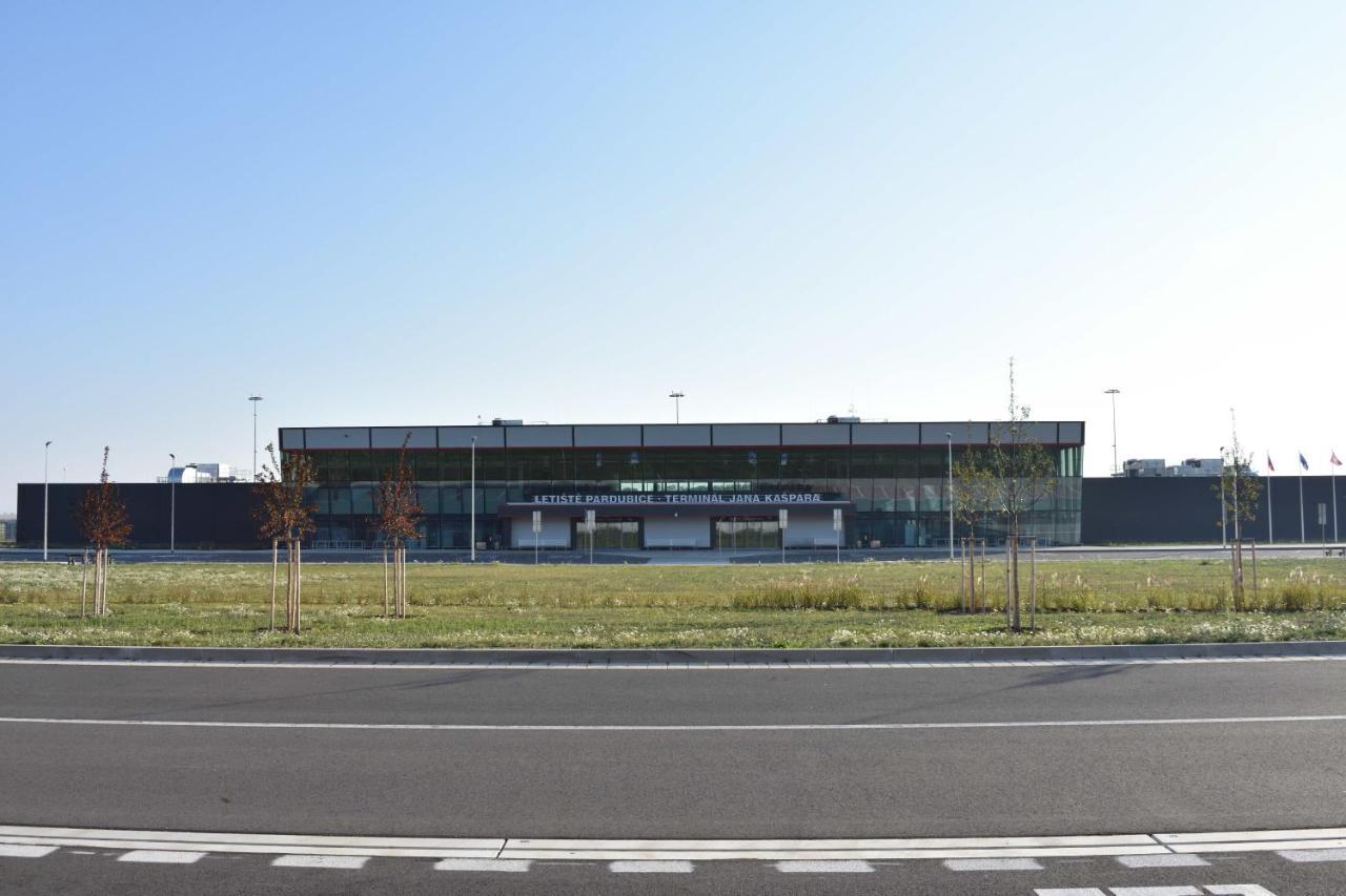 Apartmany U Letiste Pardubice Exterior photo