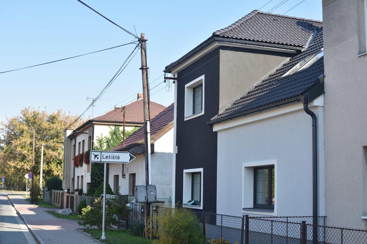 Apartmany U Letiste Pardubice Exterior photo